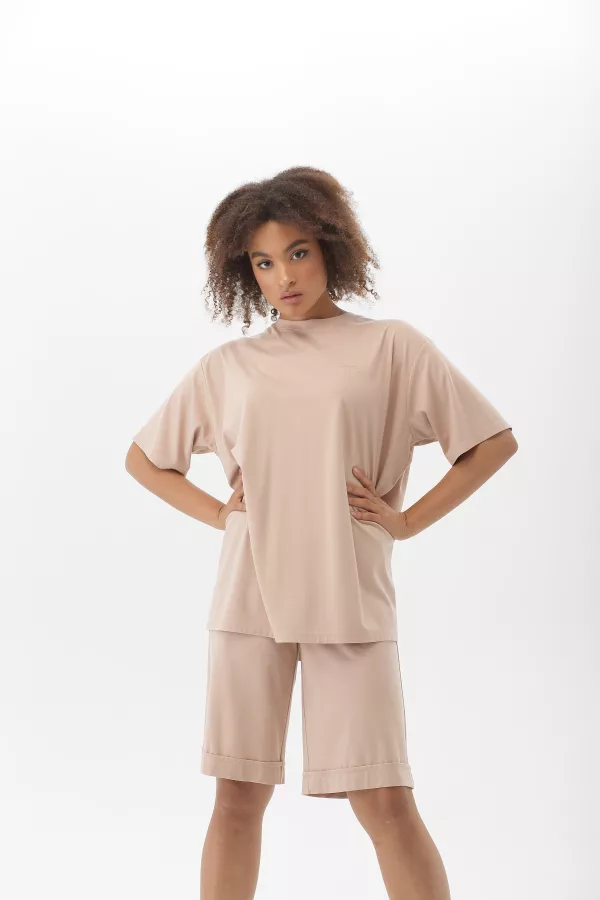 Костюм с футболкой oversize и шортами бермудами (бежевый)